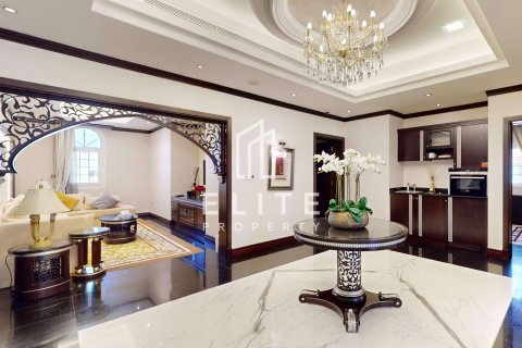 Villa in Al Jafiliya, Dubai 6 bedrooms, 741 sq.m. № 121402 - photo 10