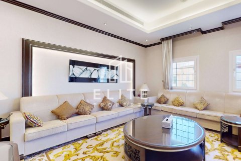 Villa in Al Jafiliya, Dubai 6 bedrooms, 741 sq.m. № 121402 - photo 4