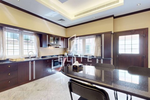 Villa in Al Jafiliya, Dubai 6 bedrooms, 741 sq.m. № 121402 - photo 6