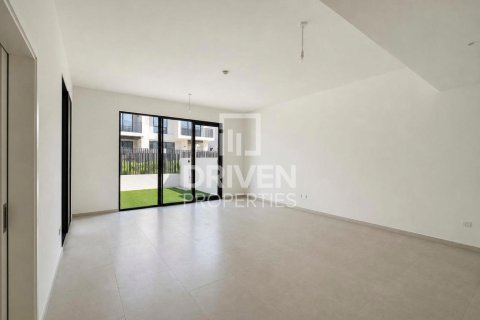 Villa à Jebel Ali, Dubai, 4 chambres, 252.05 m², № 143129