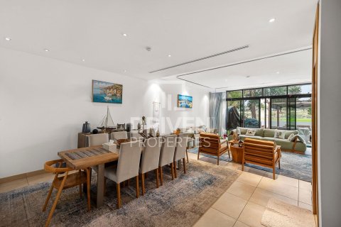 Adosado en Jumeirah Luxury, Jumeirah Golf Estates, Dubai, 4 dormitorios, 177.54 m², № 143074