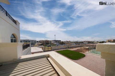 Villa en Dubai, 6 dormitorios, 3938.1 m², № 139328 - foto 17