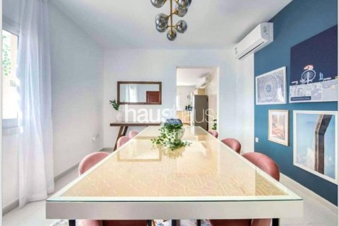 Снять в аренду виллу в Умм-Сукейме, Дубай: 4 спальни, 1171м², № 44979 - фото 3