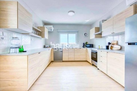 Снять в аренду виллу в Умм-Сукейме, Дубай: 4 спальни, 1171м², № 44979 - фото 4