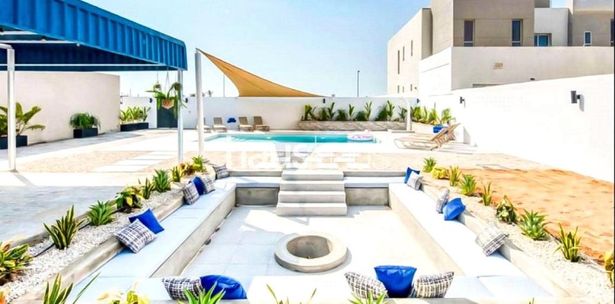 Вилла в Умм-Сукейме, Дубай, 4 спальни, 1171м², № 44979