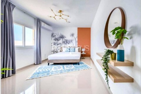 Снять в аренду виллу в Умм-Сукейме, Дубай: 4 спальни, 1171м², № 44979 - фото 9