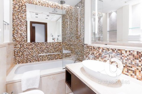Apartment in Downtown Dubai (Downtown Burj Dubai), Dubai 1 bedroom, 74 sq.m. № 99684 - photo 2
