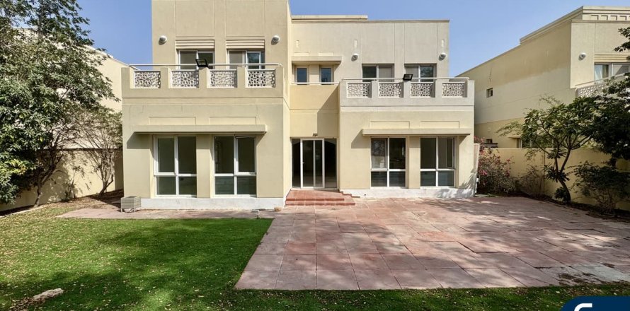 Villa in Meadows, Dubai 5 bedrooms, 353 sq.m. № 91416