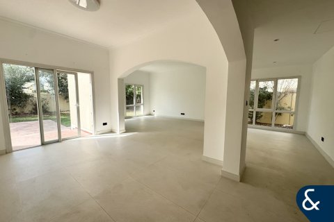 Villa in Meadows, Dubai 5 bedrooms, 353 sq.m. № 91416 - photo 6