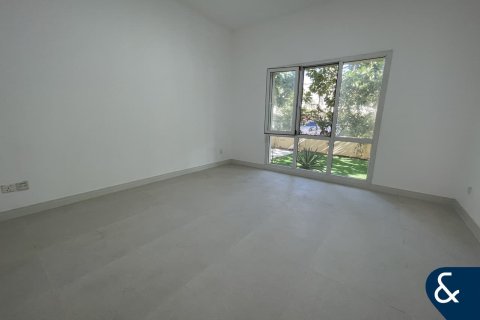 Villa in Meadows, Dubai 5 bedrooms, 353 sq.m. № 91416 - photo 3