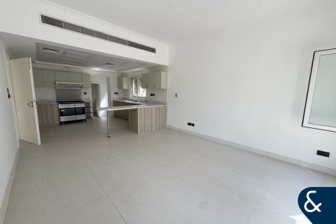 Villa in Meadows, Dubai 5 bedrooms, 353 sq.m. № 91416 - photo 5
