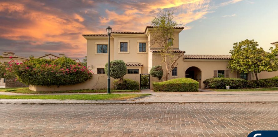 Villa en Jumeirah Golf Estates, Dubai, 4 dormitorios, 347 m², № 88583