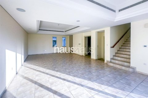 Townhouse in Dubai Sports City, Dubai 4 bedrooms, 297 sq.m. № 43347 - photo 2
