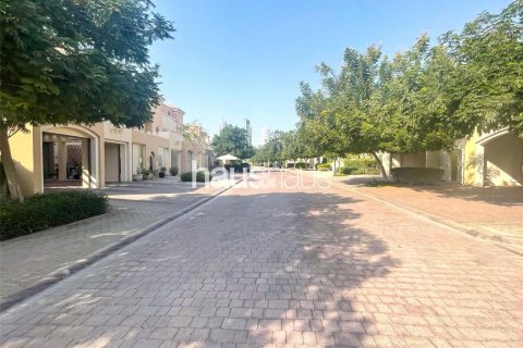 Townhouse in Dubai Sports City, Dubai 4 bedrooms, 297 sq.m. № 43347 - photo 10