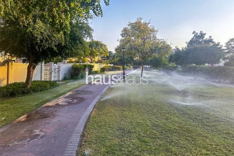 Townhouse in Dubai Sports City, Dubai 4 bedrooms, 297 sq.m. № 43347 - photo 11