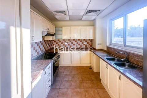 Townhouse in Dubai Sports City, Dubai 4 bedrooms, 297 sq.m. № 43347 - photo 3