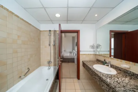 Apartment in Jumeirah Beach Residence, Dubai 2 bedrooms, 118 sq.m. № 122751 - photo 16