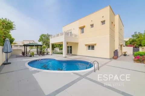 Villa à Meadows, Dubai, 4 chambres, 373 m², № 122747