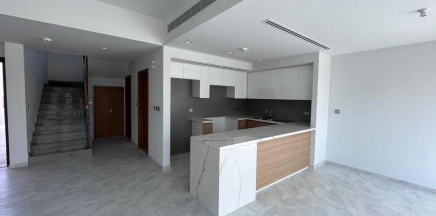 Таунхаус в Дубае, 3 спальни, 165м², № 115296