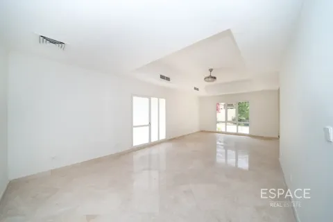 Villa à Meadows 1, Meadows, Dubai, 6 chambres, 457 m², № 122936 - photo 2