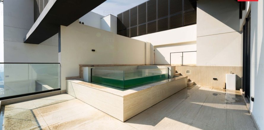 Apartment in Dubai 2 bedrooms, 189.8 sq.m. № 72382