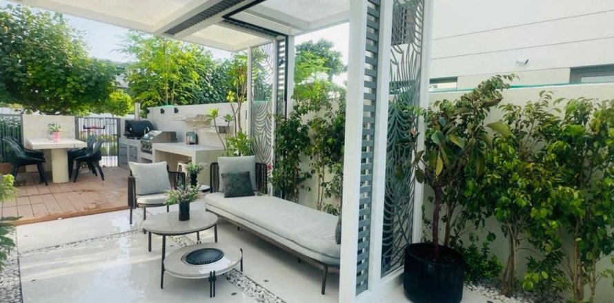 Villa en Tilal Al Ghaf, Dubai, 4 dormitorios, 226.2 m², № 115288
