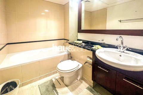 Apartment in The Views, Dubai 2 bedrooms, 118 sq.m. № 43797 - photo 15
