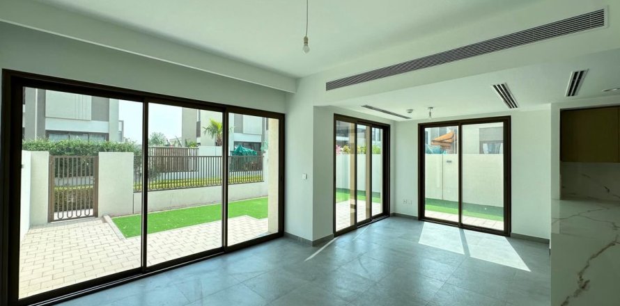 Townhouse in Dubai 4 bedrooms, 244.6 sq.m. № 123455