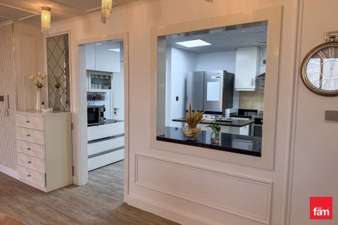 Купить квартиру в Дубае: 3 спальни, 178.7м², № 109349 - фото 2