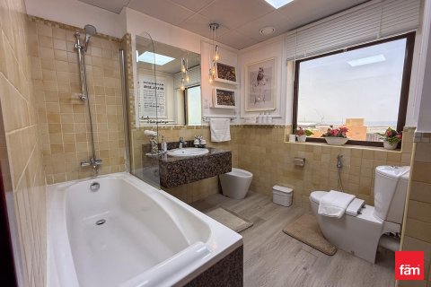 Купить квартиру в Дубае: 3 спальни, 178.7м², № 109349 - фото 8