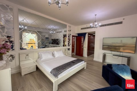 Купить квартиру в Дубае: 3 спальни, 178.7м², № 109349 - фото 9