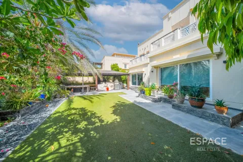 Villa à The Lakes, Dubai, 5 chambres, 353 m², № 122398