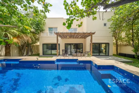 Villa in Meadows, Dubai 5 bedrooms, 390 sq.m. № 122400