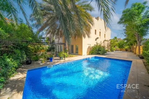 Villa in Meadows, Dubai 5 bedrooms, 489 sq.m. № 122404