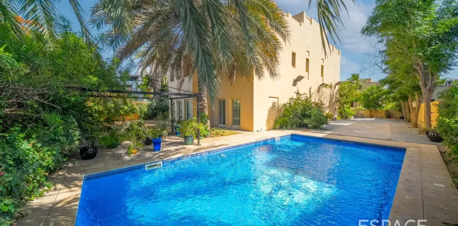 Вилла в Meadows, Дубай, 5 спален, 489м², № 122404