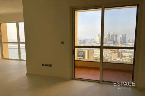 Apartment in Jumeirah Beach Residence, Dubai 2 bedrooms, 136 sq.m. № 122402 - photo 11
