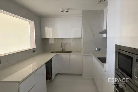 Apartment in Jumeirah Beach Residence, Dubai 2 bedrooms, 136 sq.m. № 122402 - photo 7