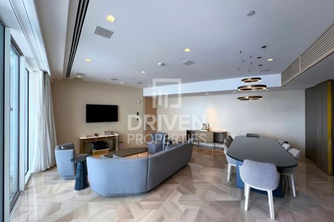 Снять в аренду квартиру в FIVE Palm Jumeirah, Пальма Джумейра, Дубай: 3 спальни, 257.71м², № 138827 - фото 2