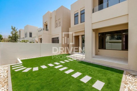 Villa in Mira Oasis, Reem, Dubai 3 bedrooms, 220.27 sq.m. № 138832 - photo 15