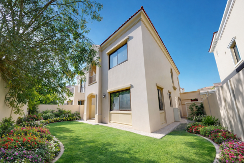 Villa in Dubai 5 bedrooms, 453 sq.m. № 120392