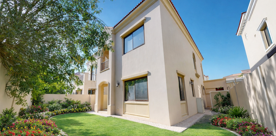 Villa en Dubai, 5 dormitorios, 446 m², № 120391
