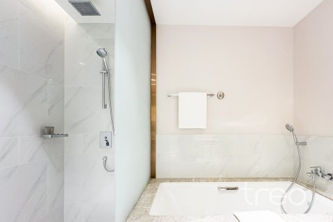 Снять в аренду квартиру в Address Harbour Point, Dubai Creek Harbour (The Lagoons), Дубай: 1 спальня, 72.56м², № 124814 - фото 3