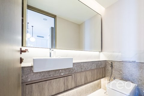 Снять в аренду квартиру в Address Harbour Point, Dubai Creek Harbour (The Lagoons), Дубай: 1 спальня, 72.56м², № 124814 - фото 2