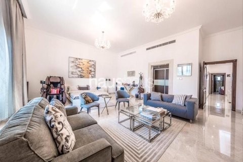 Villa in Al Khawaneej, Dubai 7 bedrooms, 1035 sq.m. № 44259 - photo 11