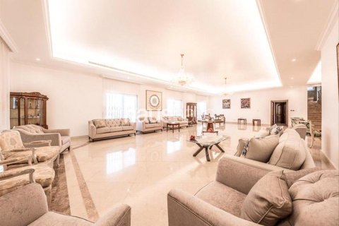 Villa in Al Khawaneej, Dubai 7 bedrooms, 1035 sq.m. № 44259 - photo 5