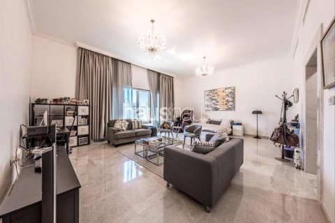 Villa in Al Khawaneej, Dubai 7 bedrooms, 1035 sq.m. № 44259 - photo 10