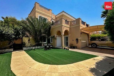 Villa in Dubai 5 bedrooms, 555 sq.m. № 139618