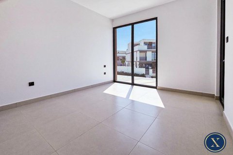 Снять в аренду таунхаус в Aura, Tilal Al Ghaf, Дубай: 4 спальни, 220м², № 46318 - фото 9