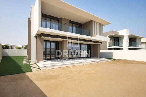 Снять в аренду виллу в Джабаль-Али, Дубай: 4 спальни, 670.02м², № 128349 - фото 2