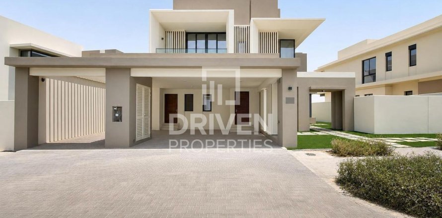 Вилла в Джабаль-Али, Дубай, 4 спальни, 670.02м², № 128349